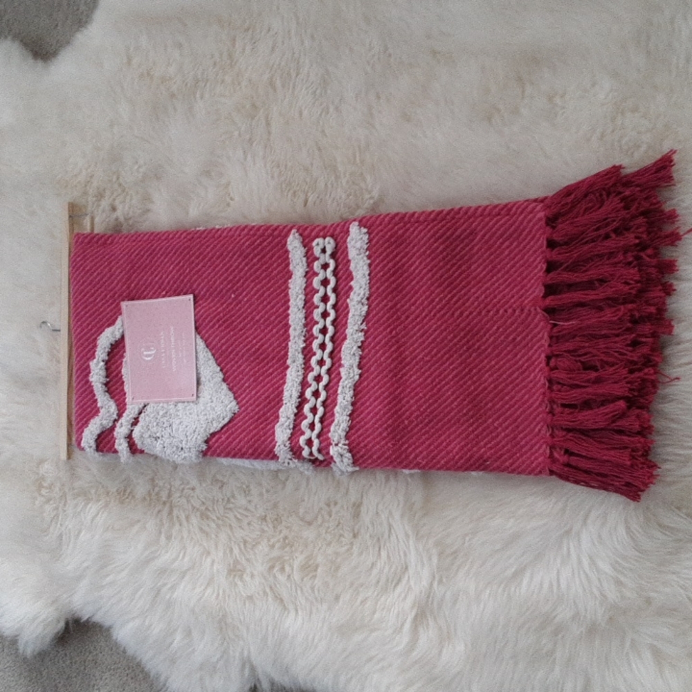 Casa Urban  Woven Throw Pink with Heart  50" x 60" NWT Valentines Day